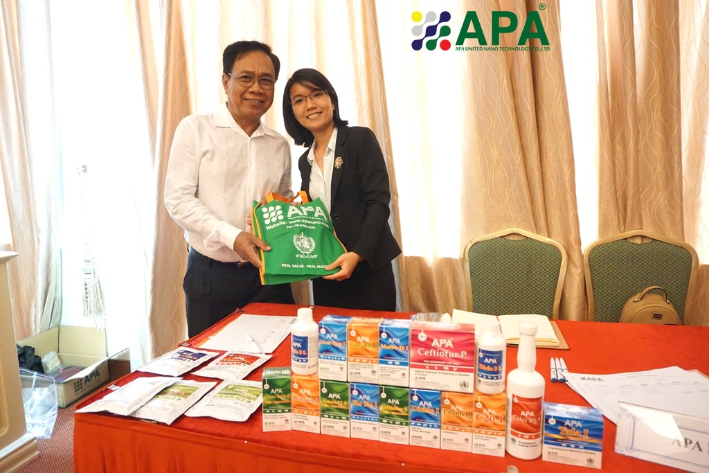 Ms. Lily – Export Manager of APA with Mr. Som Siborin – Owner of Taca Pig Farm with 15 houses for 10.000 pigs.