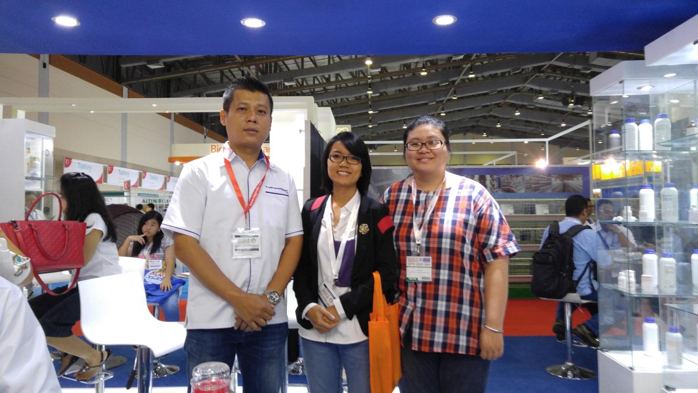 Chụp hình chung với Mr. Ricko Wijaya – Giám đốc công ty PT. Agro Makmur Sentosa.